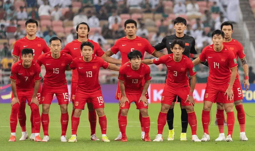 九游体育：足球总动员杂志封面